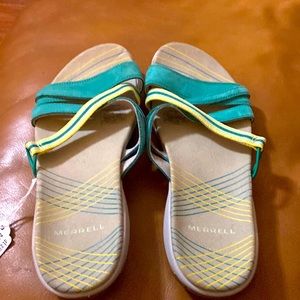 Womens slip on Merrell sandals size 8 great condition and comfortable